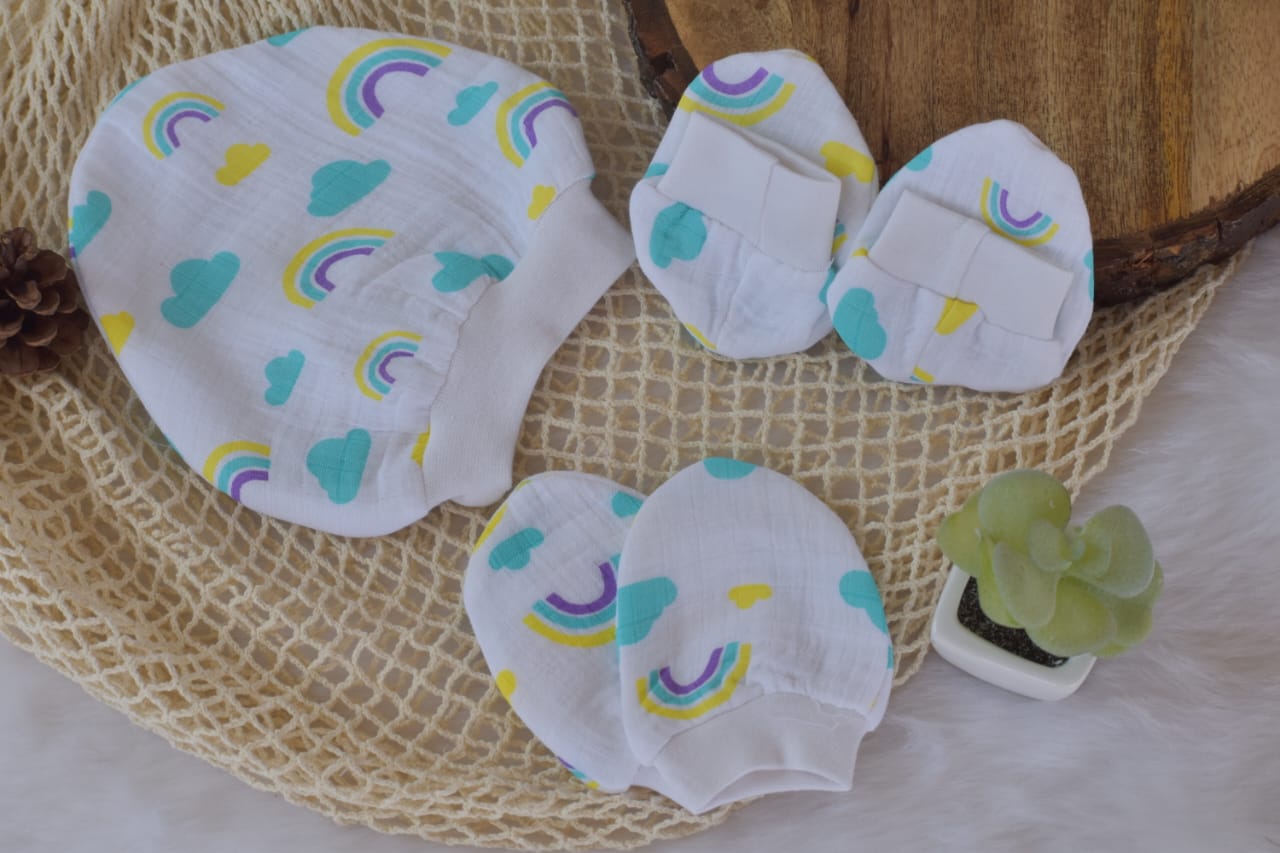 Mittens caps & Booties - Cloudy